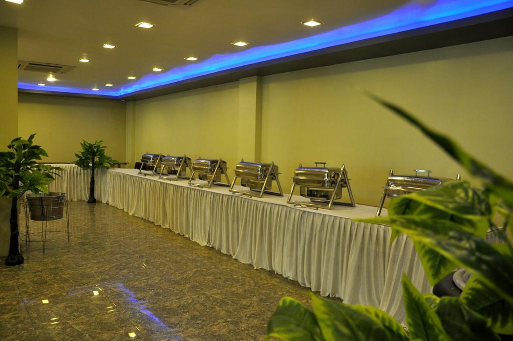 Hotel Vibhav Harsh Benares Buitenkant foto