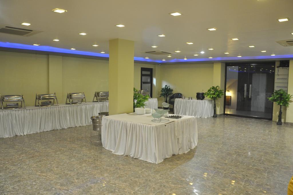 Hotel Vibhav Harsh Benares Buitenkant foto
