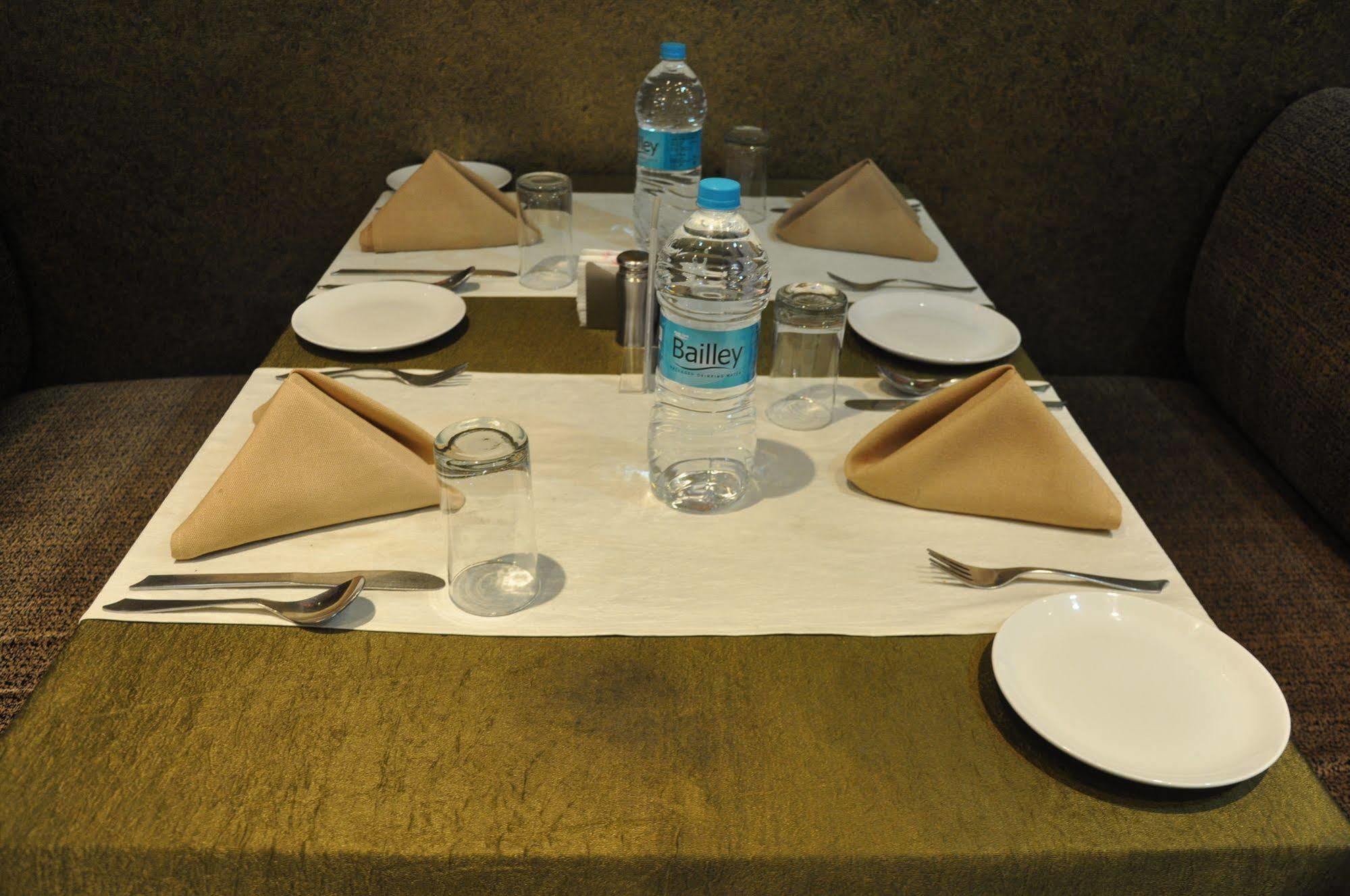 Hotel Vibhav Harsh Benares Buitenkant foto