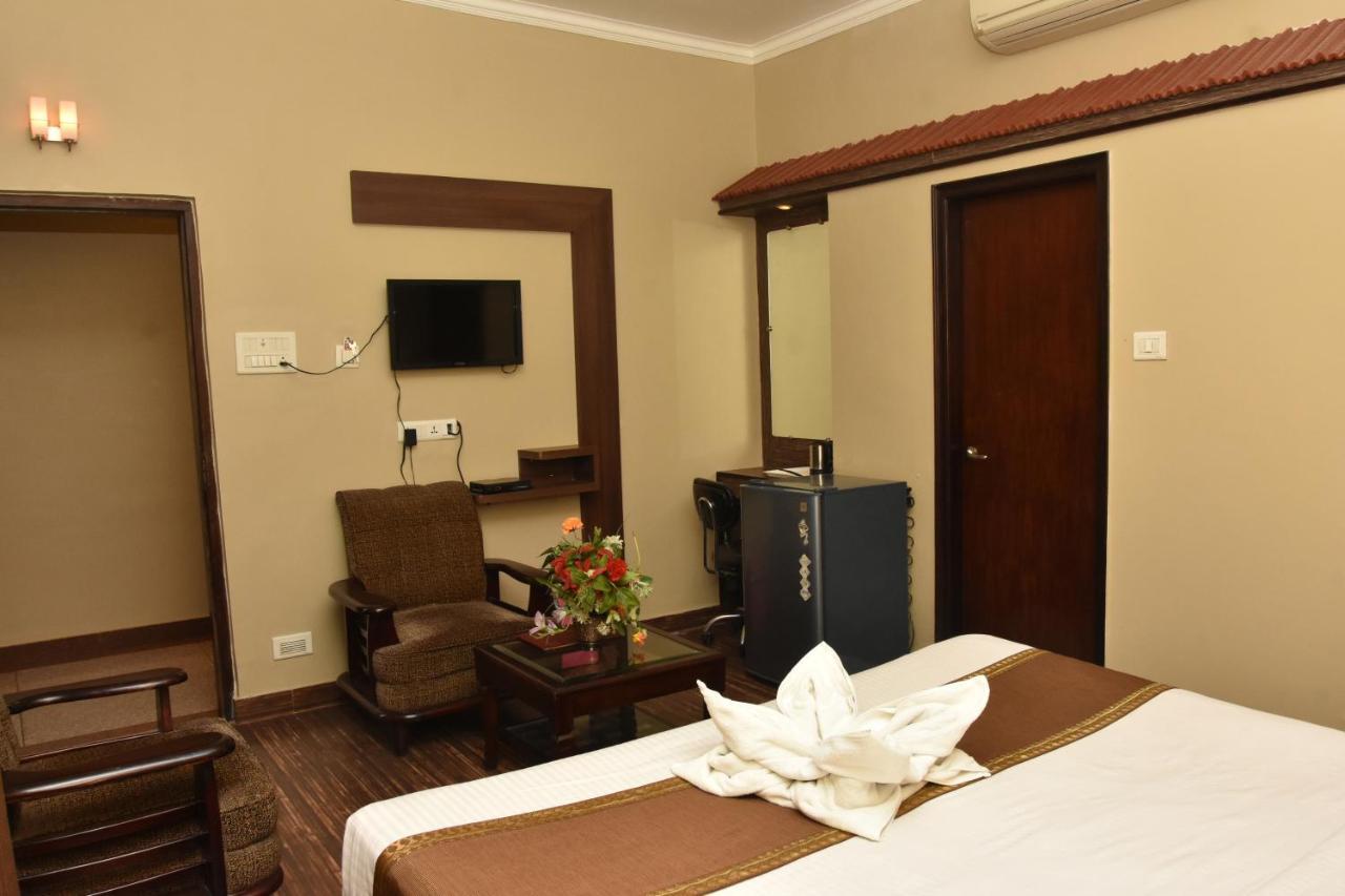 Hotel Vibhav Harsh Benares Buitenkant foto