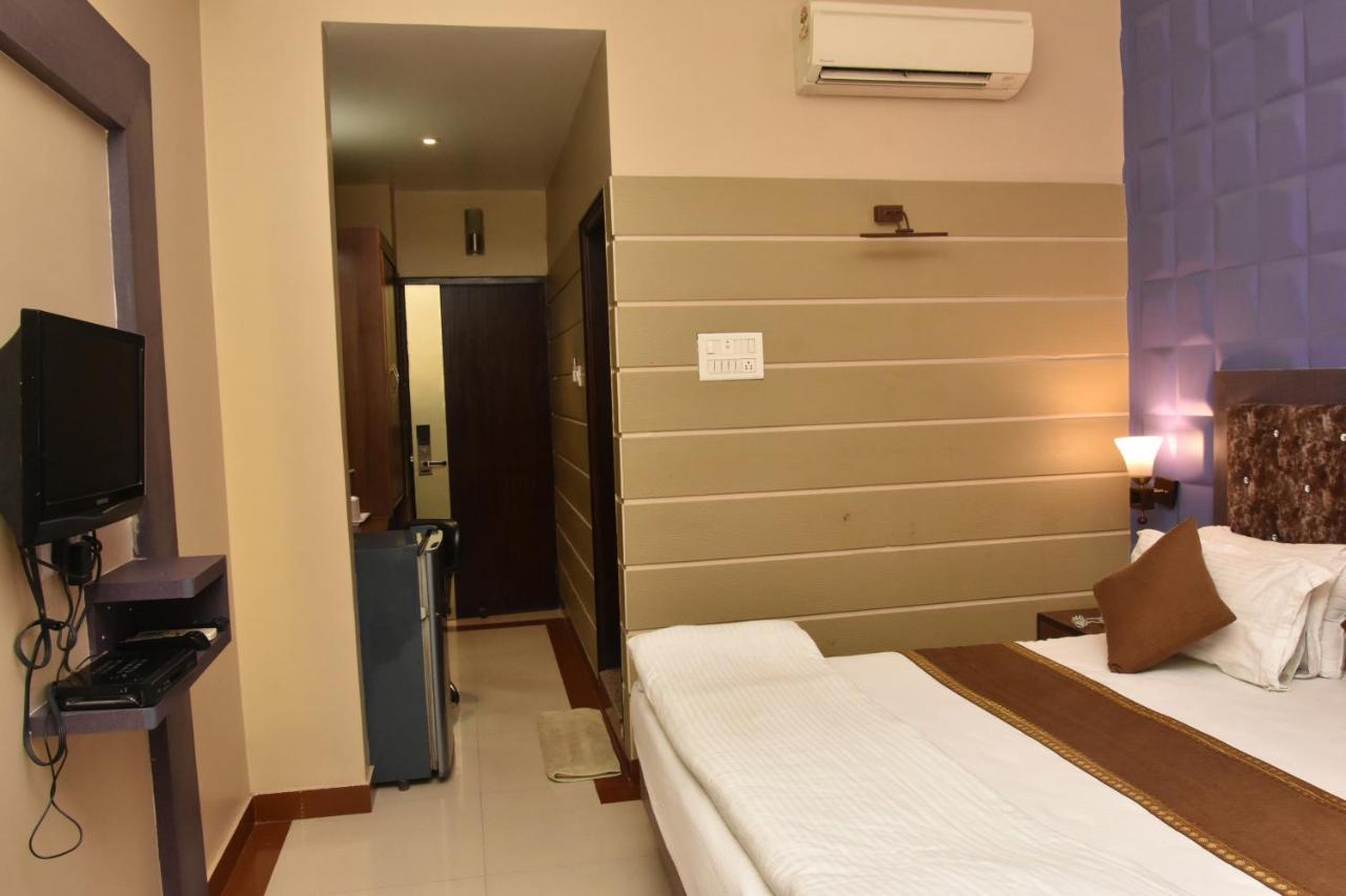 Hotel Vibhav Harsh Benares Buitenkant foto